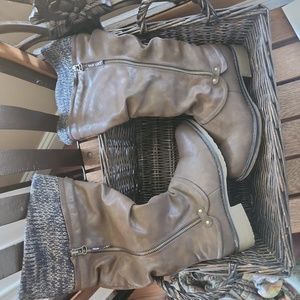 Women's size 7 mukluk boots